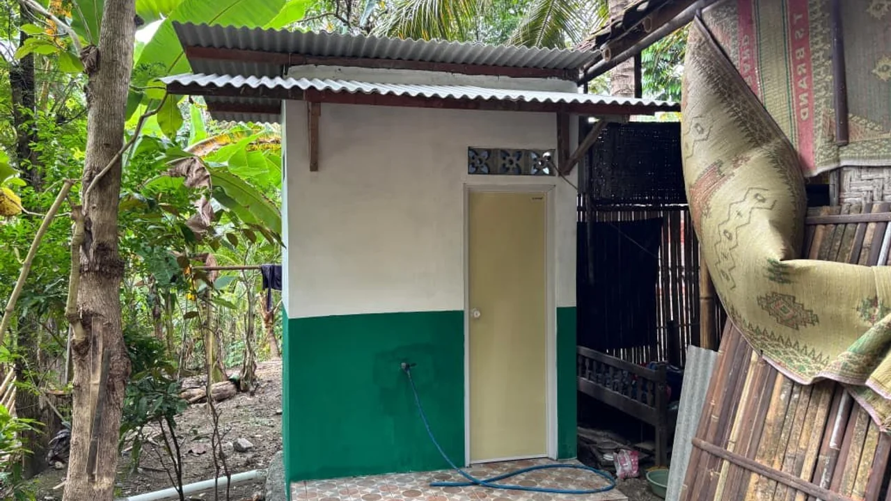 Bangunan jamban sehat bantuan program reformasi kalurahan di Padukuhan Salakan.