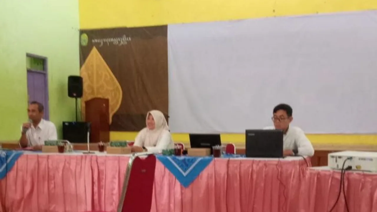 Suasana penyuluhan kesehatan jiwa untuk kader ODGJ di Gedung Sastro Soekarno Kalurahan Bangunjiwo.
