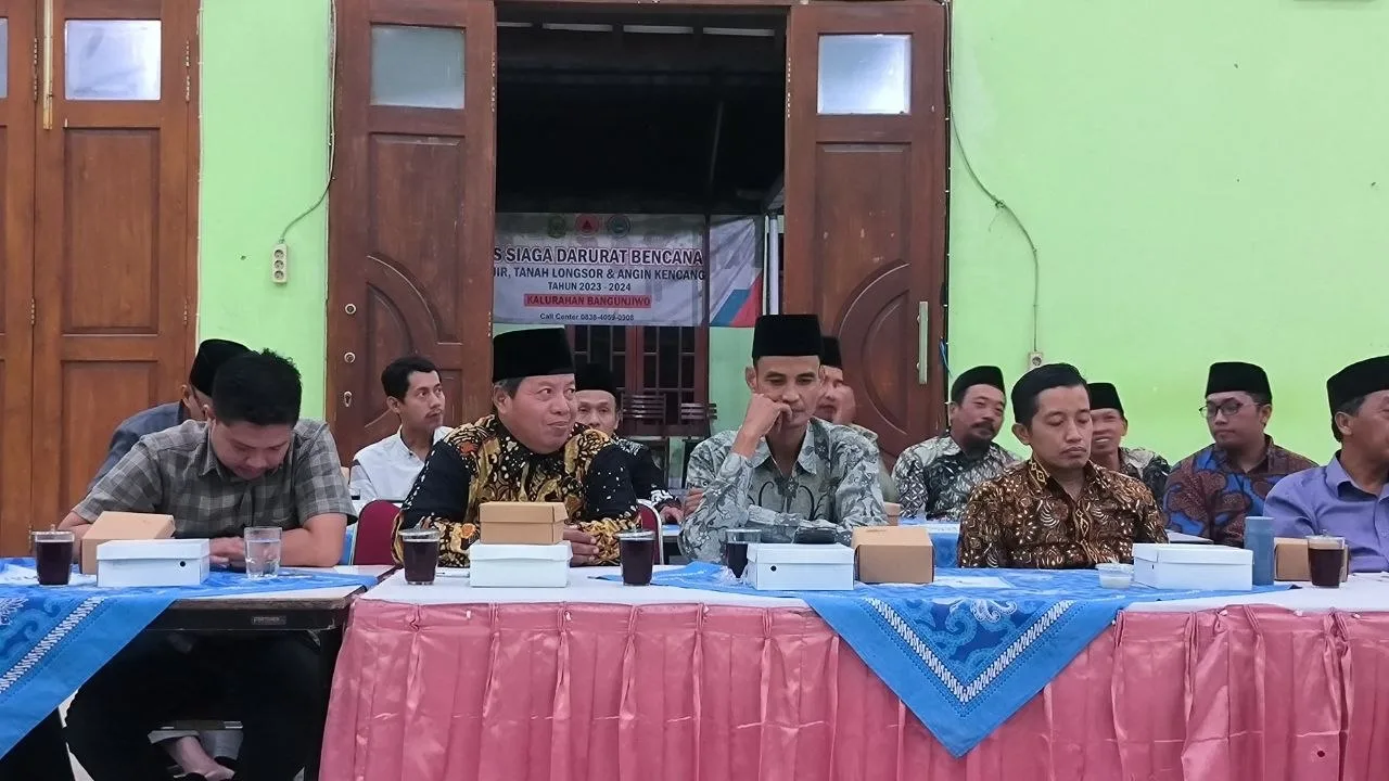 Peserta mengikuti sosialisasi standarisasi standar pelayanan di Gedung Sastro Soekarno Bangunjiwo
